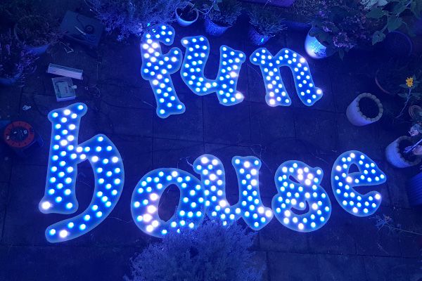 永利yl23455照明的娱光灯用在英国游乐装备展示