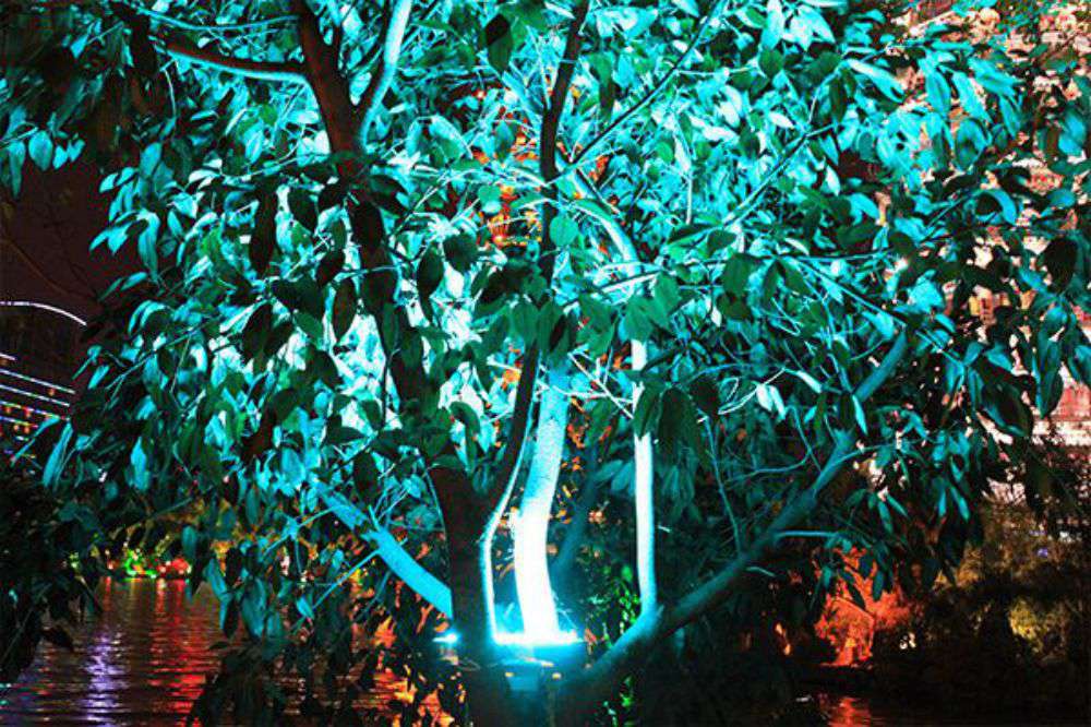 永利yl23455照明的RGB投光灯用在海内景观亮化项目